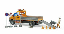 Carica l'immagine nel visualizzatore di Gallery, BRUDER Mercedes Benz Sprinter lavori stradali con personaggio e accessori 02537