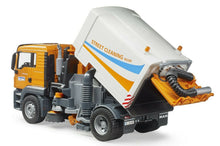 Carica l'immagine nel visualizzatore di Gallery, BRUDER MAN TGS camion pulizia stradale 03780