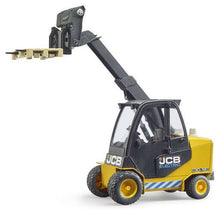 Carica l'immagine nel visualizzatore di Gallery, BRUDER JCB muletto con pallet 02512
