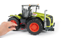 Carica l'immagine nel visualizzatore di Gallery, BRUDER Trattore Claas Xerion 5000 03015