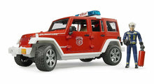 Carica l'immagine nel visualizzatore di Gallery, BRUDER JEEP Wrangler Unlimited Rubicon Pompieri, luci e suono e pompiere 02528