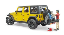 Carica l'immagine nel visualizzatore di Gallery, BRUDER Jeep Wrangler Rubicon Unlimited con mountain bike e ciclista 02543
