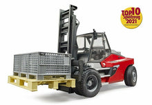 Carica l'immagine nel visualizzatore di Gallery, BRUDER Linde HT160 muletto con pallet e 3 ceste 02513