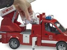 Carica l'immagine nel visualizzatore di Gallery, BRUDER MB Sprinter autopompa Pompieri con luci e suono 02673