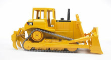 Carica l'immagine nel visualizzatore di Gallery, BRUDER CAT Bulldozer 02422