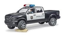 Carica l'immagine nel visualizzatore di Gallery, RAM 2500 Polizia con poliziotto BRUDER 02505