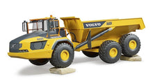 Carica l'immagine nel visualizzatore di Gallery, Volvo A60H Camion articolato ribaltabile BRUDER 02455