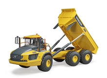 Carica l'immagine nel visualizzatore di Gallery, Volvo A60H Camion articolato ribaltabile BRUDER 02455
