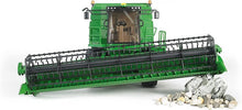 Carica l'immagine nel visualizzatore di Gallery, BRUDER Mietitrice John Deere Combine T670i 02132