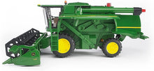 Carica l'immagine nel visualizzatore di Gallery, BRUDER Mietitrice John Deere Combine T670i 02132