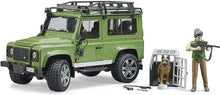 Carica l'immagine nel visualizzatore di Gallery, BRUDER Land Rover Defender Station Wagon con forestale e cane 02587