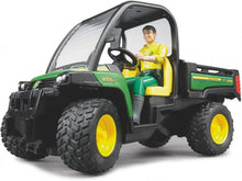 Carica l'immagine nel visualizzatore di Gallery, BRUDER John Deere Gator 855D con figura 02490