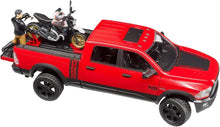 Carica l'immagine nel visualizzatore di Gallery, BRUDER RAM 2500 Power Wagon con Ducati Scrambler Desert Sled 02502