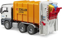 Carica l'immagine nel visualizzatore di Gallery, BRUDER MAN TGS camion trasporto rifiuti caric. posteriore (arancio) 03762