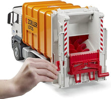 Carica l'immagine nel visualizzatore di Gallery, BRUDER MAN TGS camion trasporto rifiuti caric. posteriore (arancio) 03762