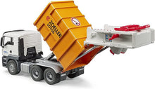 Carica l'immagine nel visualizzatore di Gallery, BRUDER MAN TGS camion trasporto rifiuti caric. posteriore (arancio) 03762