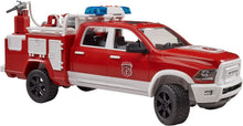 Carica l'immagine nel visualizzatore di Gallery, BRUDER RAM 2500 Power Wagon pompieri con luci e suono 02544