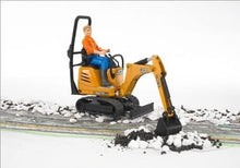 Carica l'immagine nel visualizzatore di Gallery, BRUDER JCB Micro escavatore 8010 CTS con figura 62002