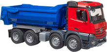Carica l'immagine nel visualizzatore di Gallery, BRUDER MB Arocs camion ribaltabile movimento terra 03621