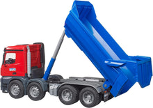 Carica l'immagine nel visualizzatore di Gallery, BRUDER MB Arocs camion ribaltabile movimento terra 03621
