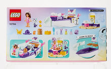 Carica l'immagine nel visualizzatore di Gallery, LEGO GABBY'S DOLLHOUSE La nave del benessere di Gabby e Siregatta 10786