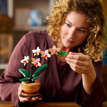 Carica l'immagine nel visualizzatore di Gallery, LEGO BOTANICAL Mini-orchidea 10343