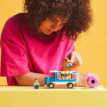 Carica l'immagine nel visualizzatore di Gallery, LEGO CITY Furgone delle ciambelle 60452