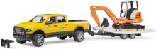 Carica l'immagine nel visualizzatore di Gallery, BRUDER RAM 2500 Power Wagon con rimorchio e mini scavatore 02546