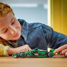 Carica l'immagine nel visualizzatore di Gallery, LEGO SPEED Auto da corsa KICK Sauber F1 Team C44 - 77247