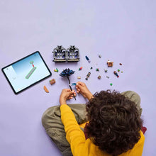 Carica l'immagine nel visualizzatore di Gallery, LEGO WEDNESDAY Fiore di dalia nero 76784