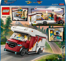 Carica l'immagine nel visualizzatore di Gallery, LEGO CITY Camper van delle vacanze d’avventura 60454