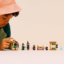 Carica l'immagine nel visualizzatore di Gallery, LEGO HARRY POTTER Castello di Hogwarts: Cerimonia del Cappello Parlante 76460