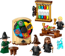 Carica l'immagine nel visualizzatore di Gallery, LEGO HARRY POTTER Castello di Hogwarts: Cerimonia del Cappello Parlante 76460