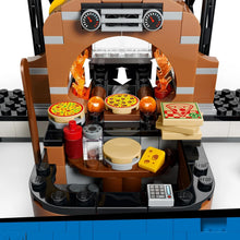 Carica l'immagine nel visualizzatore di Gallery, LEGO CITY Centro di consegna pizze con veicoli 60496
