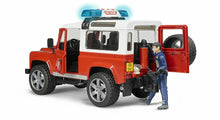 Carica l'immagine nel visualizzatore di Gallery, BRUDER LAND ROVER Defender Station Wagon Pompieri, con pompiere 02596