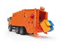 Carica l'immagine nel visualizzatore di Gallery, BRUDER Scania R-Series camion trasporto rifiuti (arancio) 03560