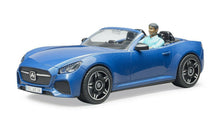 Carica l'immagine nel visualizzatore di Gallery, BRUDER Roadster con pilota 03481
