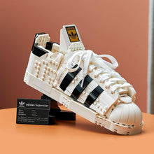 Carica l'immagine nel visualizzatore di Gallery, LEGO Adidas Originals Superstar 10282