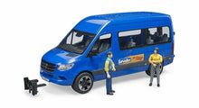 Carica l'immagine nel visualizzatore di Gallery, BRUDER MB Sprinter pulmino con due personaggi 02670