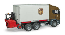 Carica l'immagine nel visualizzatore di Gallery, BRUDER Scania R-Series camion UPS portacontainer con muletto 03581