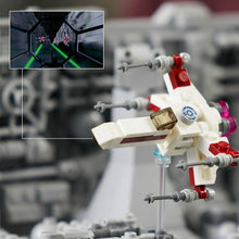 Carica l'immagine nel visualizzatore di Gallery, LEGO STAR WARS Diorama Volo sulla Trincea della Morte Nera 75329