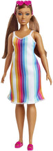 Carica l'immagine nel visualizzatore di Gallery, BARBIE Bambola in Plastica Riciclata Castana con Lunghi Capelli GRB38