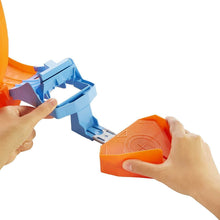 Carica l'immagine nel visualizzatore di Gallery, HOT WHEELS Pista Acrobazie nel Loop con Lanciatore Doppio, Rampa a Molla GTV13