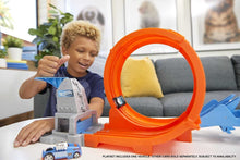 Carica l'immagine nel visualizzatore di Gallery, HOT WHEELS Pista Acrobazie nel Loop con Lanciatore Doppio, Rampa a Molla GTV13