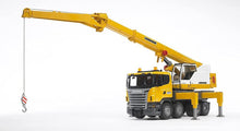 Carica l'immagine nel visualizzatore di Gallery, BRUDER SCANIA R-Series camion con gru Liebherr con luci e suono 03570