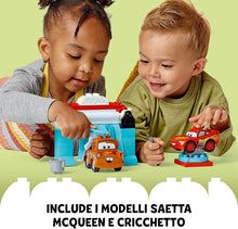 Carica l'immagine nel visualizzatore di Gallery, LEGO DISNEY Divertimento all’autolavaggio con Saetta McQueen e Cricchetto 10996