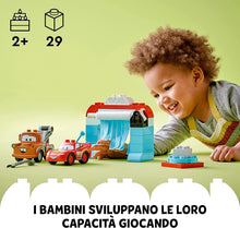 Carica l'immagine nel visualizzatore di Gallery, LEGO DISNEY Divertimento all’autolavaggio con Saetta McQueen e Cricchetto 10996