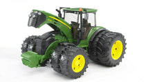 Carica l'immagine nel visualizzatore di Gallery, BRUDER John Deere 7930 con ruote gemellate 03052
