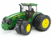 Carica l'immagine nel visualizzatore di Gallery, BRUDER John Deere 7930 con ruote gemellate 03052
