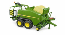 Carica l&#39;immagine nel visualizzatore di Gallery, Pressa con avvolgitore rotoballe John Deere C441R BRUDER 02032
